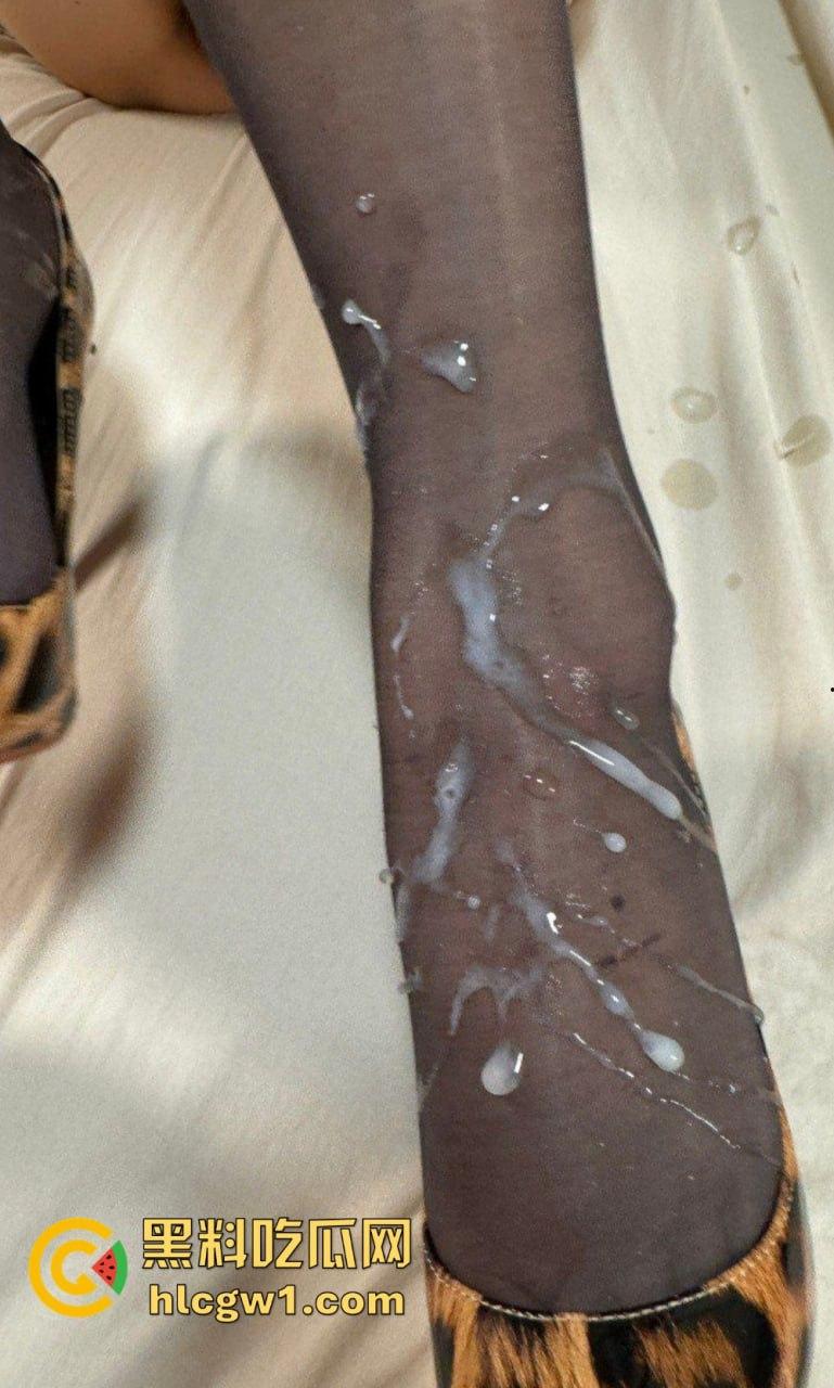 瓜友爆料约炮长沙少妇【钱多多】高跟丝袜场面火爆，精液喷满丝袜惊呆众人！