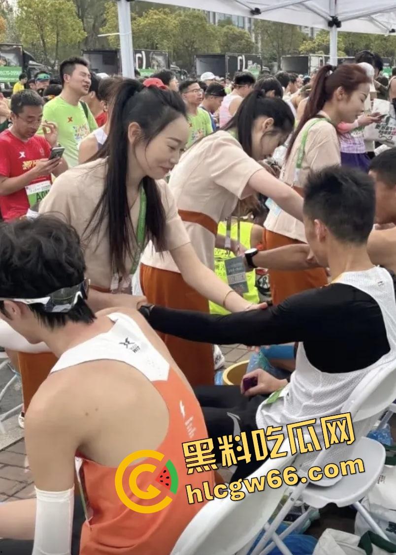 扬州马拉松跑步完直接上足浴,足浴店技师一坐上来一边按一边撩,晚上不得消费走一波!-6