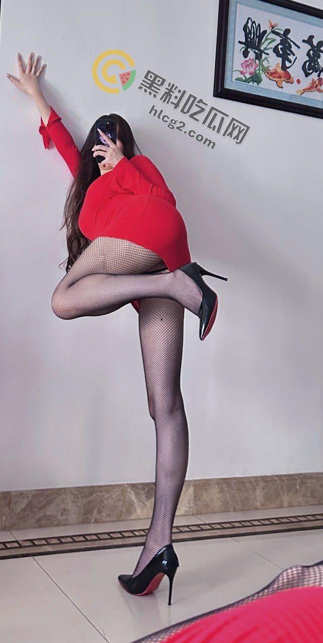 秀人网处女御姐「可可西」黑丝巨乳写真流出：顶级尤物的终极诱惑！-10