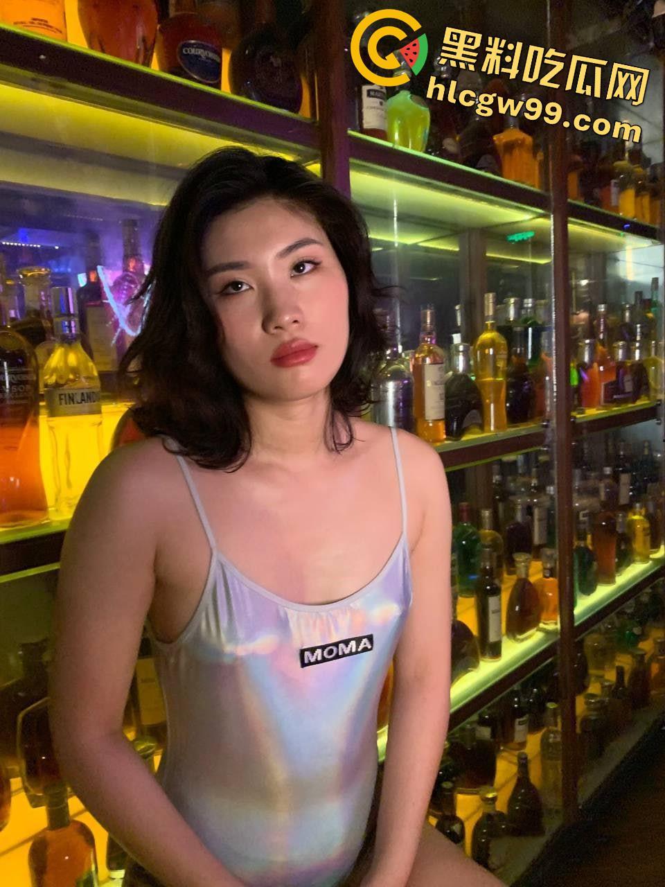 推特骚逼模特【Y小姐】御姐颜值细腰肥臀，套着狗链调教后入猛操蜜桃臀水声潺潺