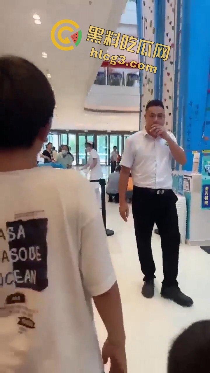 肇庆四会市攀岩小孩掉下来的惊悚瞬间，家长们心碎不已！