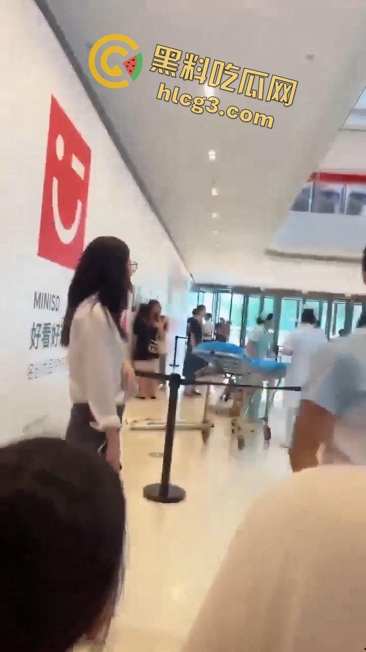 肇庆四会市攀岩小孩掉下来的惊悚瞬间，家长们心碎不已！-4