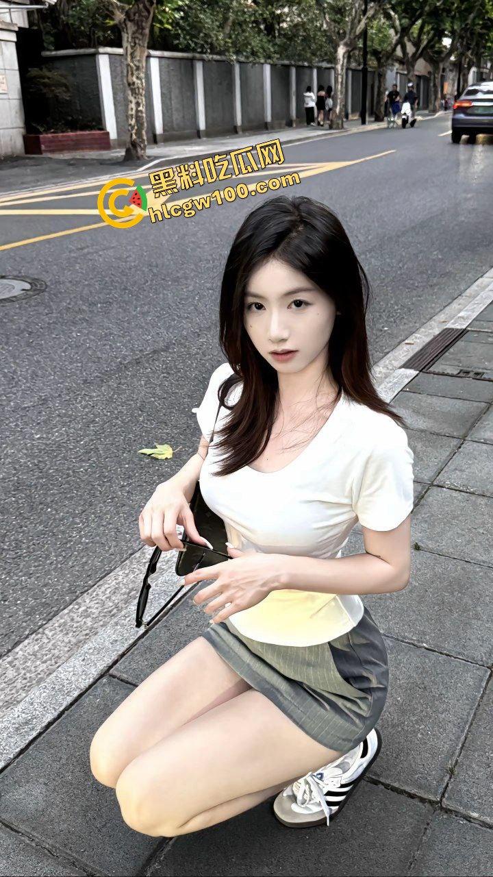 长沙职业学院反差女友粉逼肉便器『蒋雨婷』宿舍抠逼发骚 腰窝骚臀跪地让大哥后入！原创独家流出！