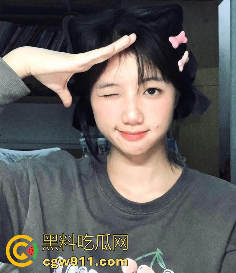 山东职业学院校花美少女【张芊芊】，极品身材学生妹，被后入内射享受快感，宿舍自摸骚叫好痒，勾引金主爸爸！