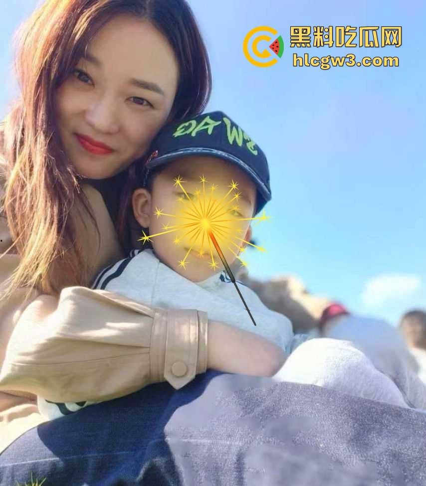 江苏连云港骚货人妻『唐凝钰』偷情视频疯传 掰腿玩各种姿势 老公不在家她带炮友翻云覆雨潮吹床单湿透！