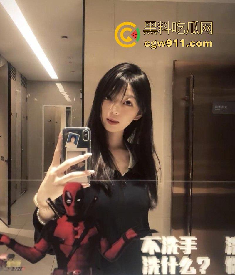 重庆清纯【刘柳婉】裸聊自慰视频曝光，白嫩巨乳夹铃铛诱惑，男厕所开档黑丝扣穴，撸点爆棚让人上瘾！