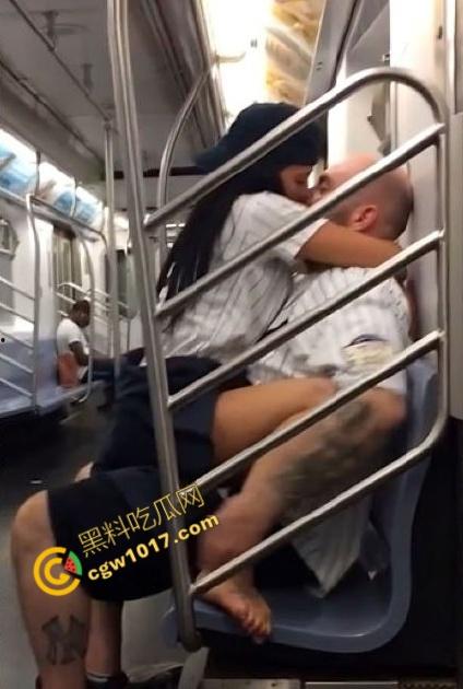 2025最疯户外野战!女主身材火辣,天台、树梢、电梯激战,猛浪与尴尬交织,各种场景爆操无极限!-2