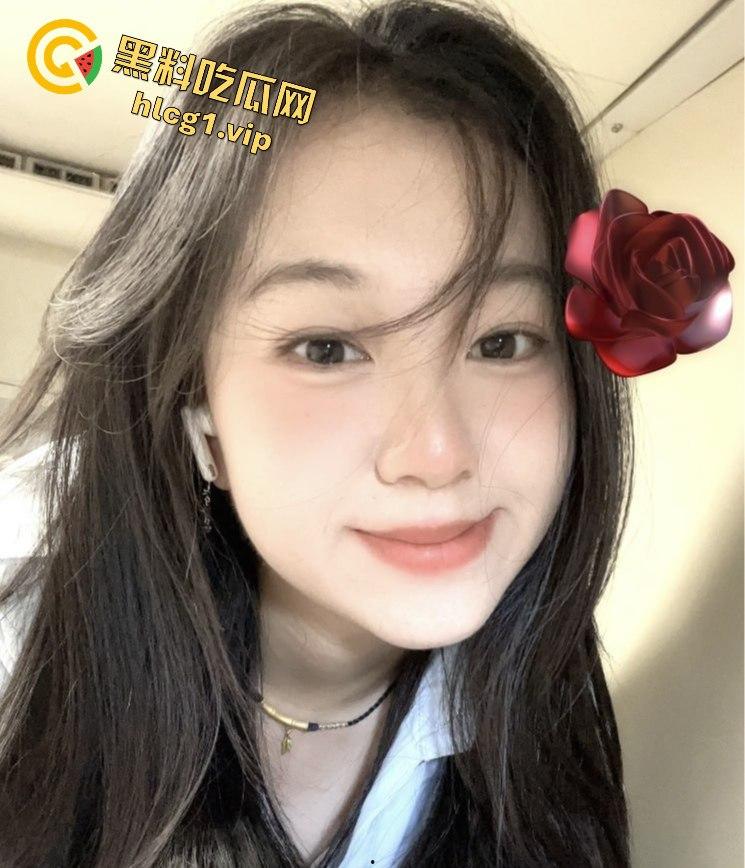 火车硬卧激情调教！女友当众玩弄自慰棒，场面劲爆让人屏息！-9