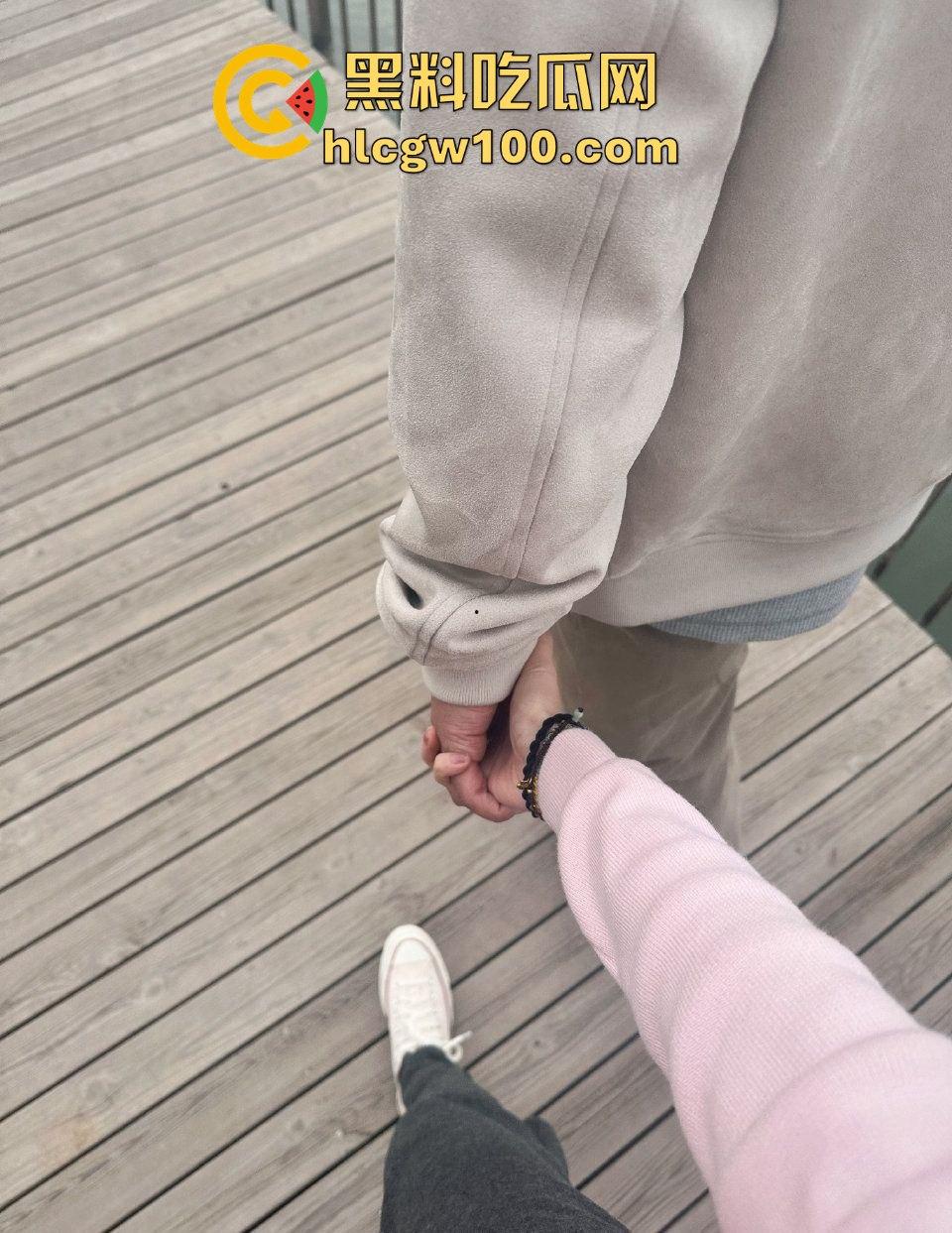 小编推荐!推特绿帽博主【小熊戴绿帽】把自己老婆送给单男爆操,完整聊天截图视频流出,内容属实劲爆。-89