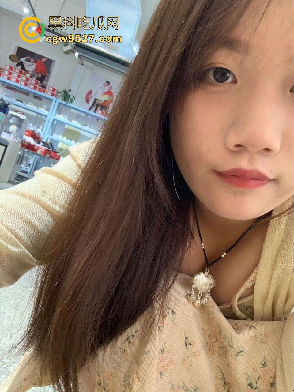 热心男子勇救落水女子,还知道从背后救,挺专业的,摇摇晃晃推到岸边,下次这种落水女子麻烦让我来救!-2