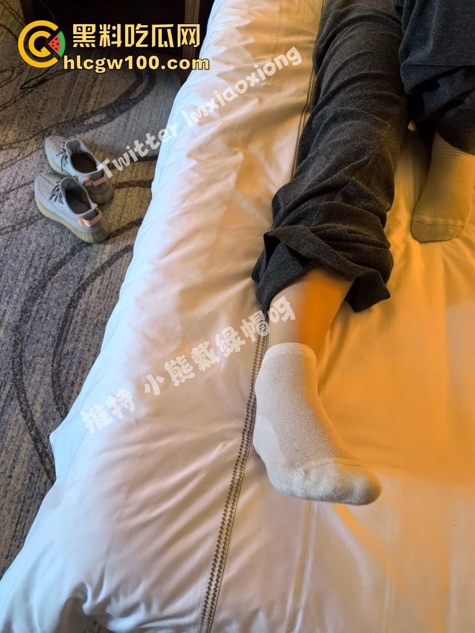 小编推荐!推特绿帽博主【小熊戴绿帽】把自己老婆送给单男爆操,完整聊天截图视频流出,内容属实劲爆。-109