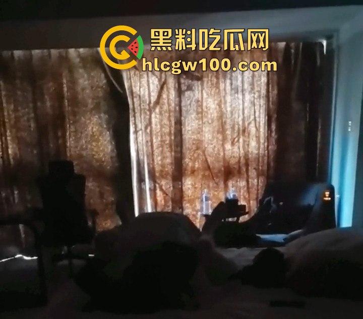 小编推荐!推特绿帽博主【小熊戴绿帽】把自己老婆送给单男爆操,完整聊天截图视频流出,内容属实劲爆。-133